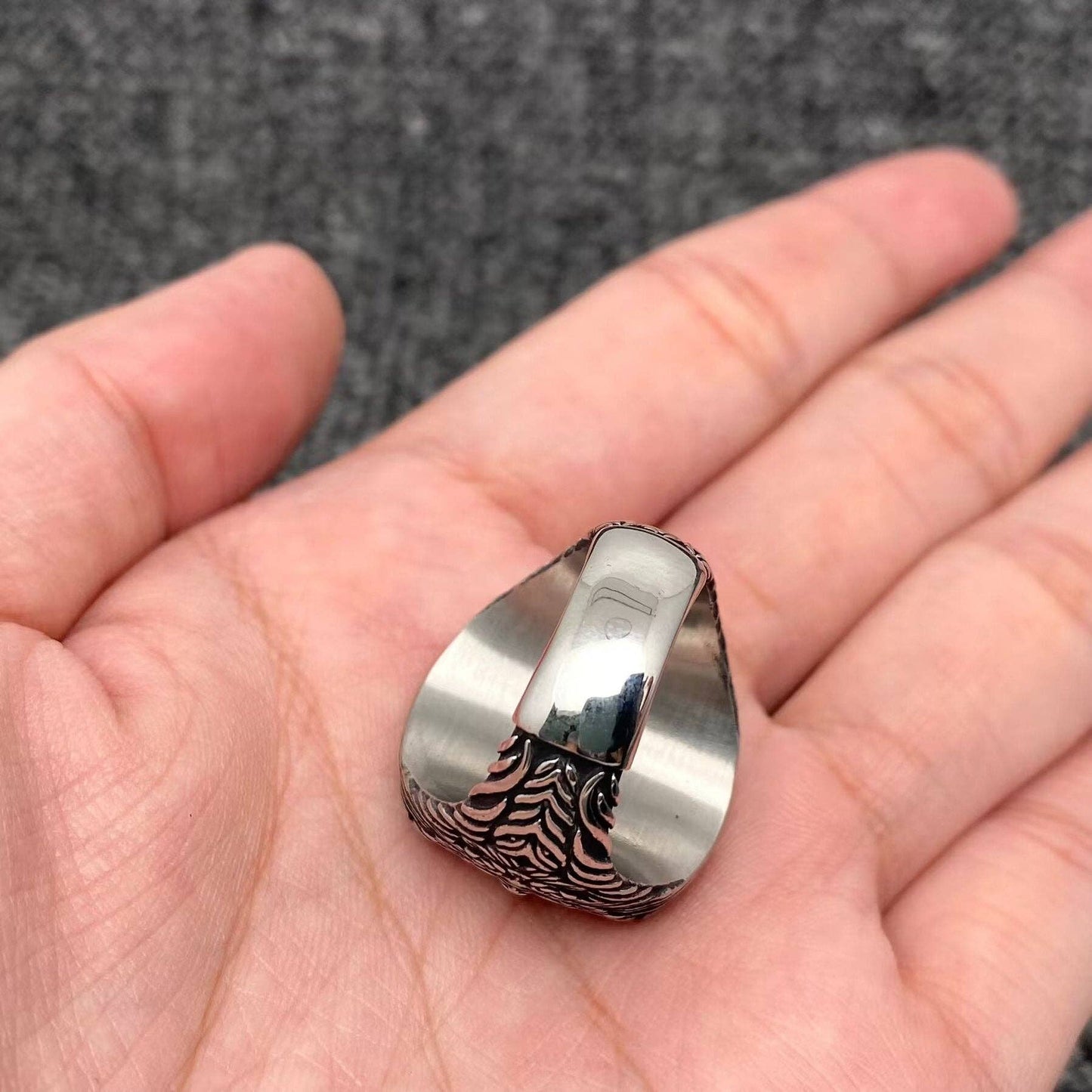Inlaid Black Agate Stainless Steel Carved Ring - MJ/MR