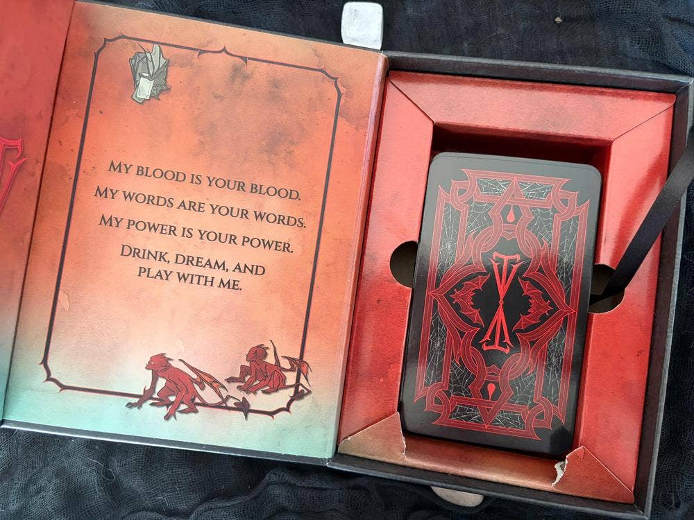 The Vampire's Tale Tarot Kit (Halloween Tarot Deck and Book)