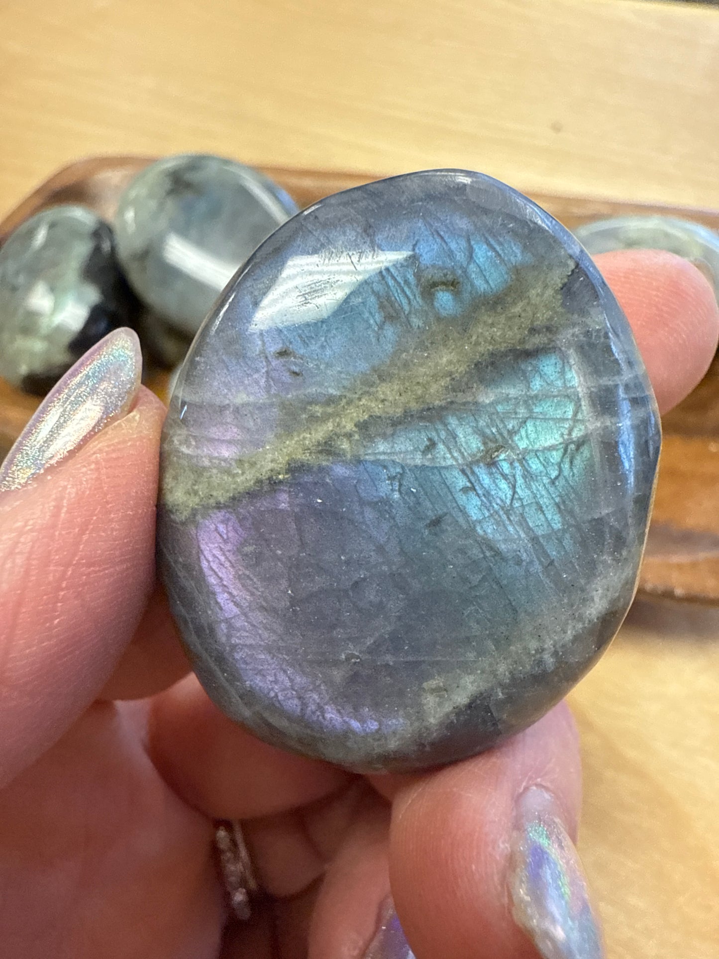 Labradorite Palm Stone : Purple 💜 Flash