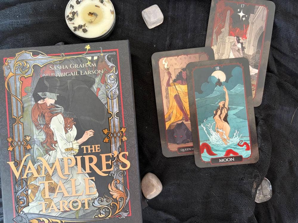 The Vampire's Tale Tarot Kit (Halloween Tarot Deck and Book)